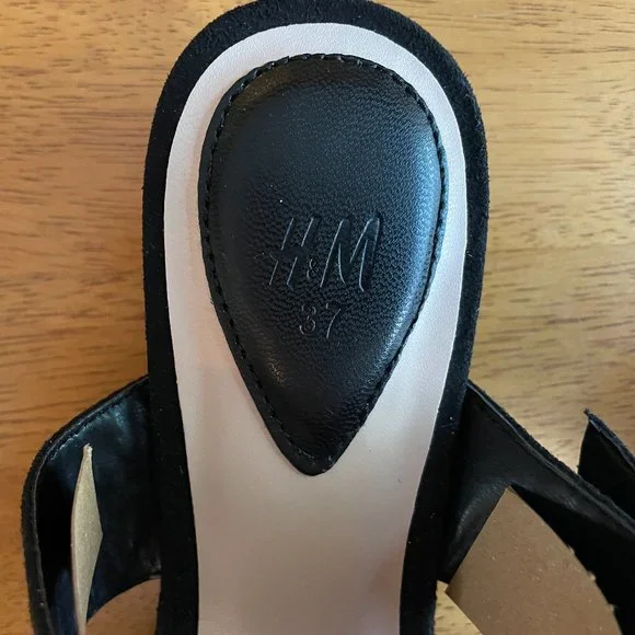 NWOT Size 37 H&M black suede-like sandals with adjustable buckle - Picture 3 of 7
